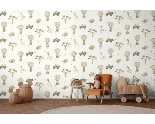 Barnrum med tapet med safarimotiv, rottingkorg och barnvagn
