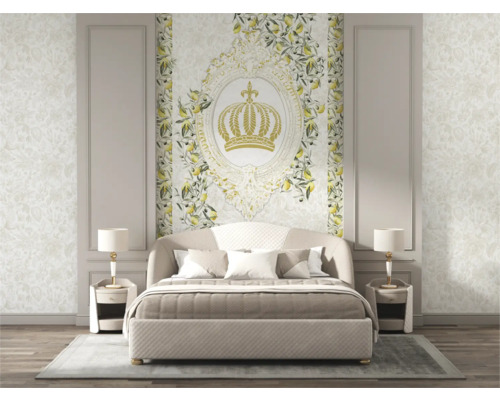 Sovrum med säng, sängbord och väggdekoration med citronmönster