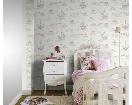 Barnrum med slottstapeter, sängbord och säng