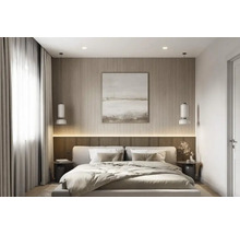 Sovrum med säng, sängbord, väggpaneler och belysning