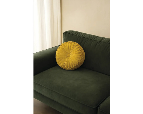 Rund dekorativ kudde på en soffa