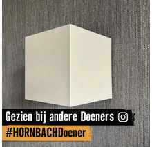 Fyrkantig vit vägglampa