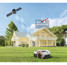Robotgräsklippare utan antenn på gräsmatta framför ett hus, satellit på himlen