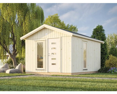 Trädgårdshus med träväggar, fönster och dörr i trädgården