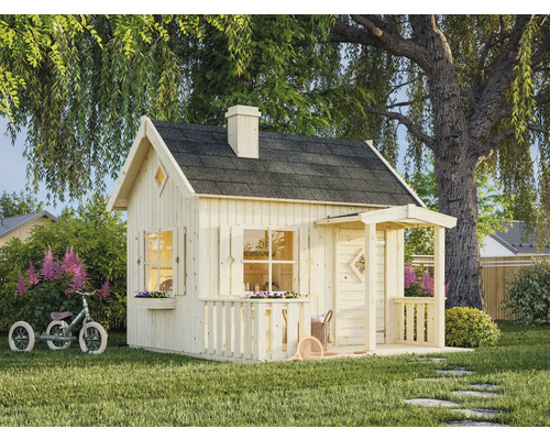 Lekstuga i trä med tak och veranda i trädgården