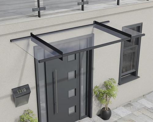 Modern entrétak i glas med svart metallram över en ytterdörr.