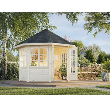 Trädgårdshus i trä med fönster och dubbeldörr på en terrass