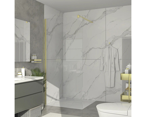 Badrum med dusch, tvättställsskåp och toalett i ljus design