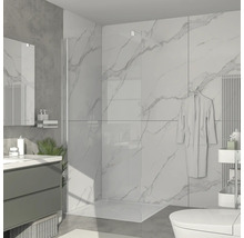 Modernt badrum med duschkabin, underskåp och marmorvägg