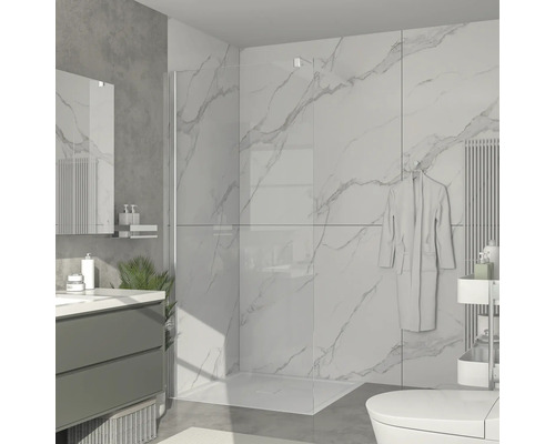 Modernt badrum med duschkabin, underskåp och marmorvägg
