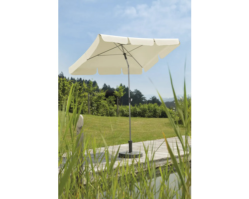 Rektangulärt parasoll på en terrass