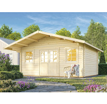 Trädgårdshus i trä med dubbeldörr och fönster i trädgården