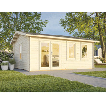 Trädgårdshus av trä med fönster och dubbeldörr i trädgården