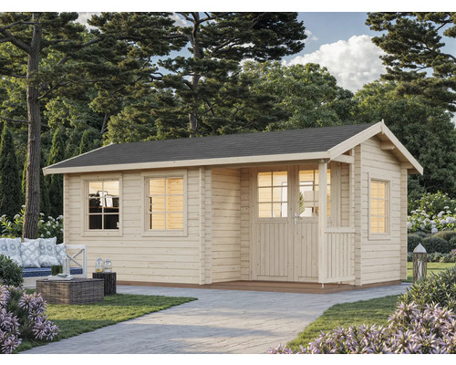 Trädgårdshus i trä med fönster och dörr i trädgården