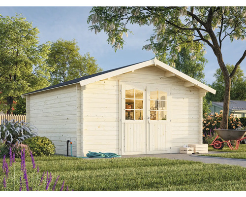 Trädgårdshus i trä med dubbeldörr och fönster i trädgården