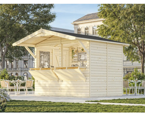 Försäljningsstånd i trä med bord och stolar utomhus