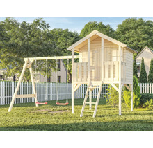 Lekhus i trä med gunga i trädgården