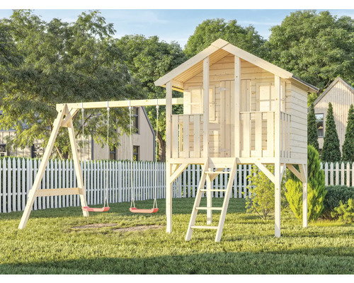 Lekhus i trä med gunga i trädgården