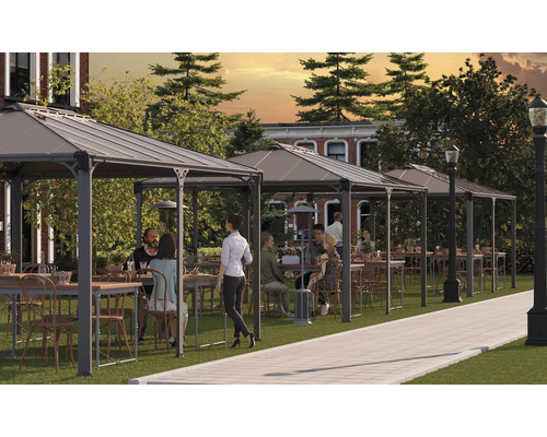 Flera paviljonger med bord och stolar på en gräsmatta för utomhusbruk.