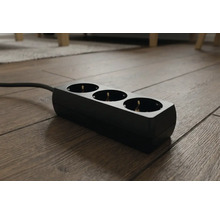 Tredelat uttag för inomhusbruk