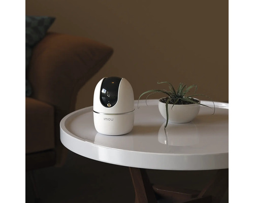 IMOU övervakningskamera på ett bord