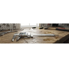 Digital skjutmått på en arbetsbänk