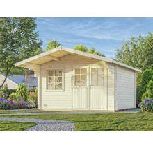 Trädgårdsskjul i trä med fönster och dubbeldörr i trädgården