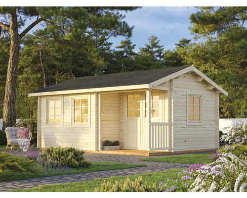 Trädgårdshus i trä med fönster och veranda i trädgården