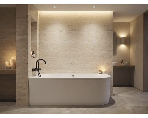 Badrum med badkar, armatur, hyllor och belysning