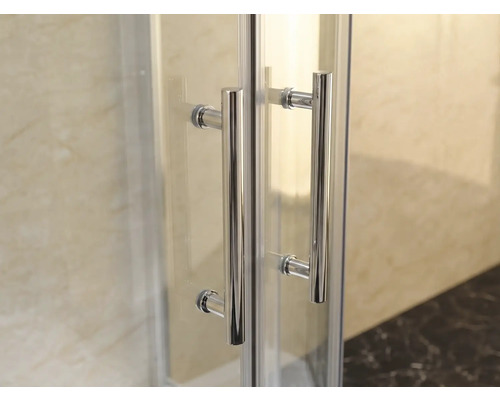 Detaljvy av dörrhandtagen på en duschkabin