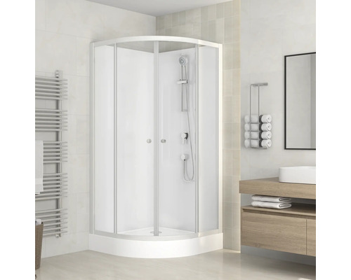 Hörndusch med skjutdörrar i ljust badrum