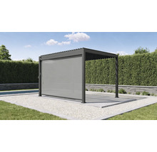 Pergola med sidoelement som solskydd i trädgården