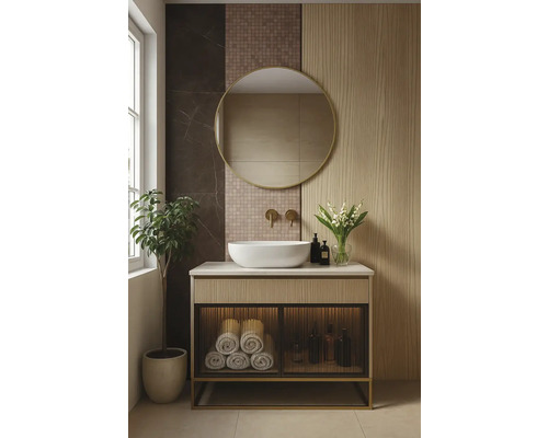 Modernt badrum med tvättställ, spegel och dekorativa element för en stilfull atmosfär.