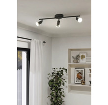 Tak med tre spotlights för rumsbelysning