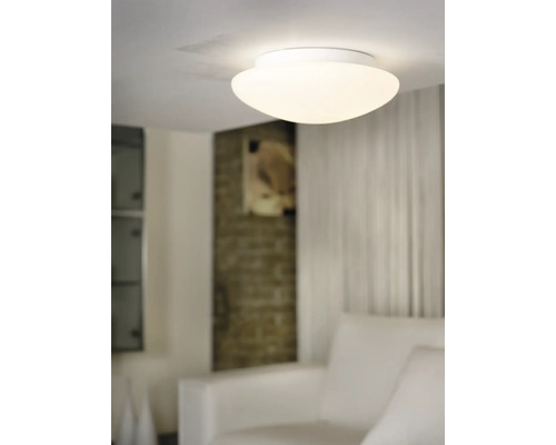 Taklampa i vardagsrum