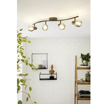 Taklampa med fyra spotlights och glasskärmar på en böjd stång.