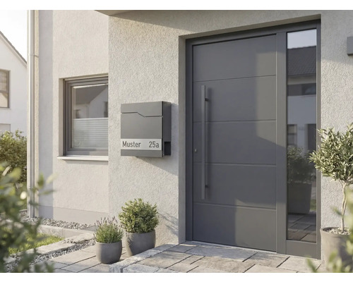 Modern husfasad med ytterdörr, brevlåda och fönster