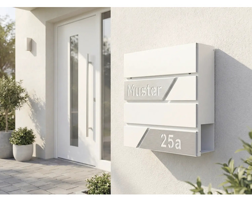 Modern brevlådeinstallation med husnummer bredvid en ytterdörr