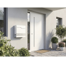 Modernt foto av en entré med brevlåda och ytterdörr