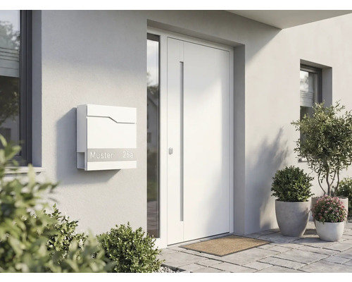 Modernt foto av en entré med brevlåda och ytterdörr