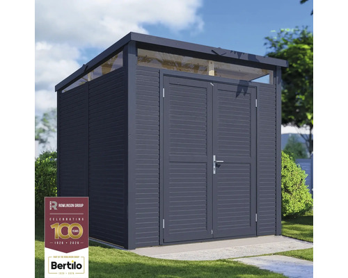 Trädgårdsskåp i trä med dubbeldörr på gräsmatta