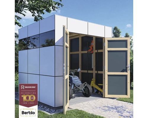 Modernt trädgårdsskjul med öppna trädörrar, interiör med fyrhjuling och trädgårdsredskap, Rowlinson Group Logo