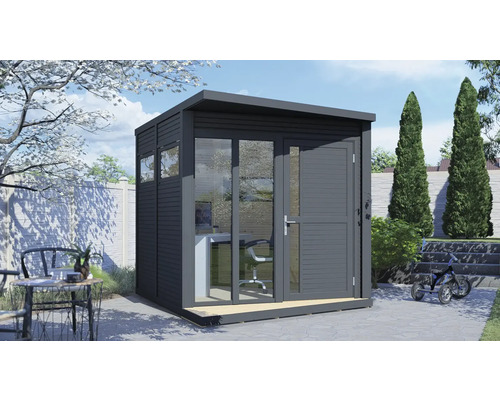 Modernt trädgårdshus med kontorsmöbler och glasdörrar