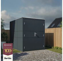 Trädgårdsskåp med dubbeldörr på en grusgång