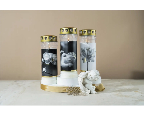 Tre gravljus med olika motiv och en ängelfigur