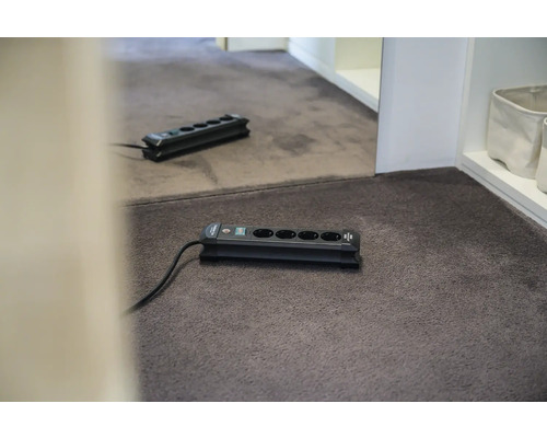 Grenuttag med fem uttag på matta