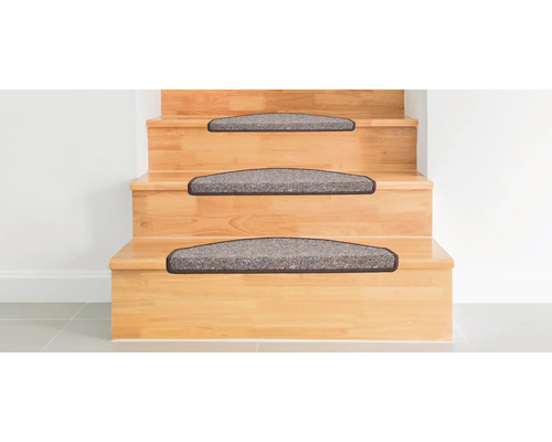 Trappa med trappstegsmattor av textil