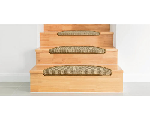 Trätrappa med trappstegsmattor