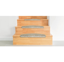 Trätrappa med trappstegsmattor