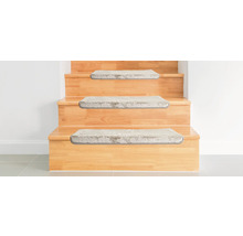 Trätrappa med trappmattor